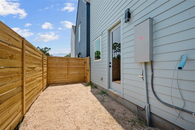 Photo - 4612 Crown Grove Ln