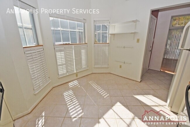 Photo - 962 Yachtsman Way