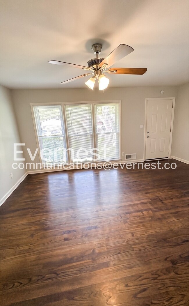 Photo - 735 Hillcrest Dr