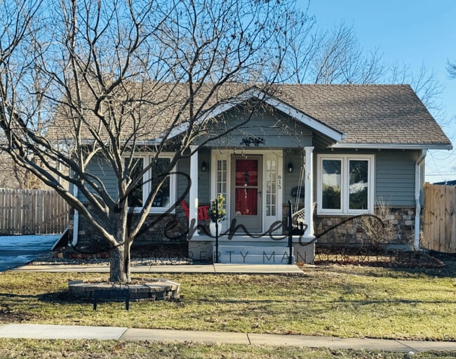 Photo - 615 SE Douglas St