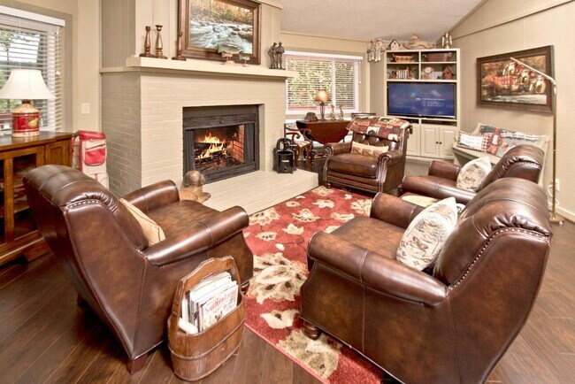 Photo - 50 Broadmoor Ln