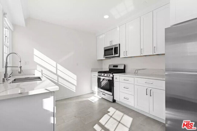 Photo - 1235 S Tremaine Ave