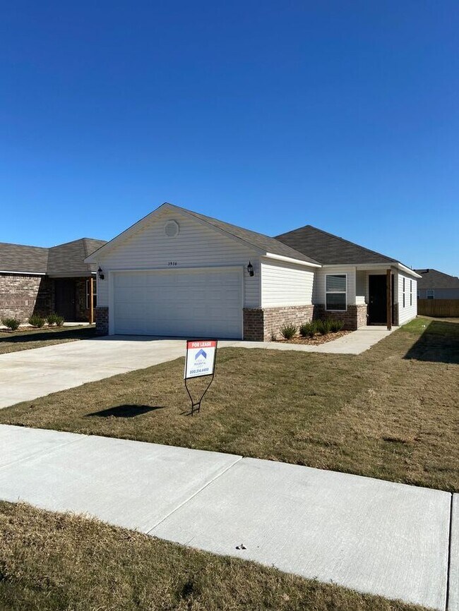 FALL INTO SAVINGS! Sign by 9/30 & Pay Just $99 for Your First Month’s Rent! | 3-Bedroom Home in F...