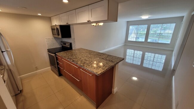 Building Photo - 6283 La Costa Dr Unit F