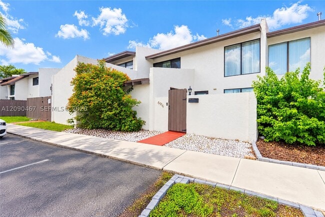 Building Photo - 6916 SW 110th Ave