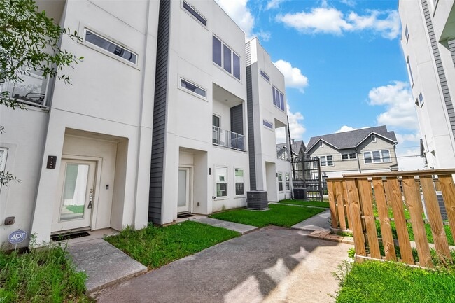 Photo - 2114 Engelmohr St Unit B