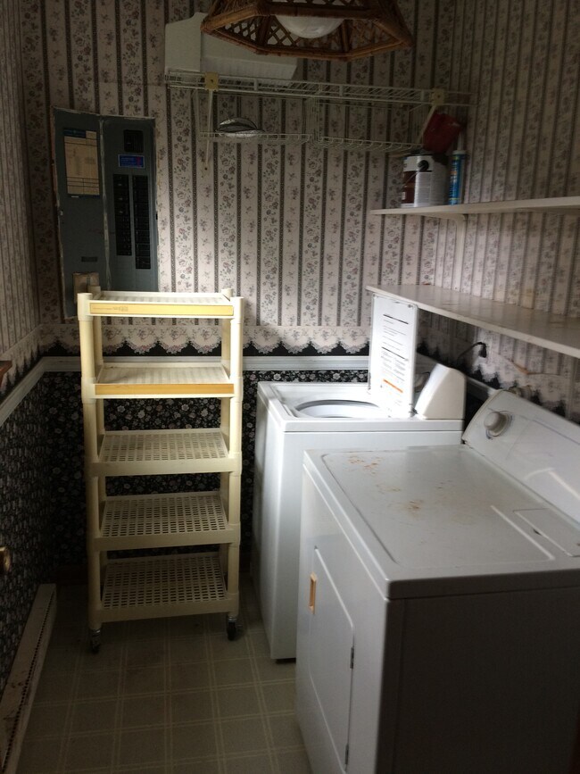 Photo - 422 Charwood Dr