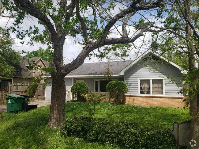 Building Photo - Affordable spacious 5BD/2BA single-family ... Rental