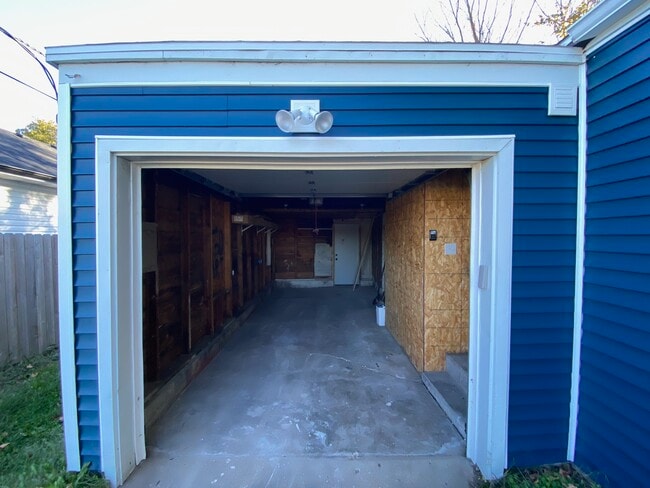 Photo - 604 W Worley St