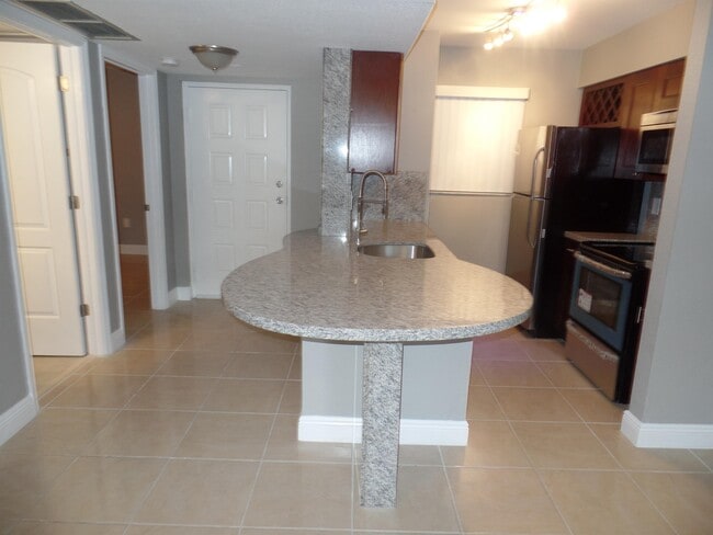 Building Photo - 2890 N Oakland Forest Dr Rental