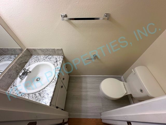 Photo - Charming 2-Bed Gem in Gresham – Spacious Comfort with 1.5 Baths & 1029 Sq. Ft.!