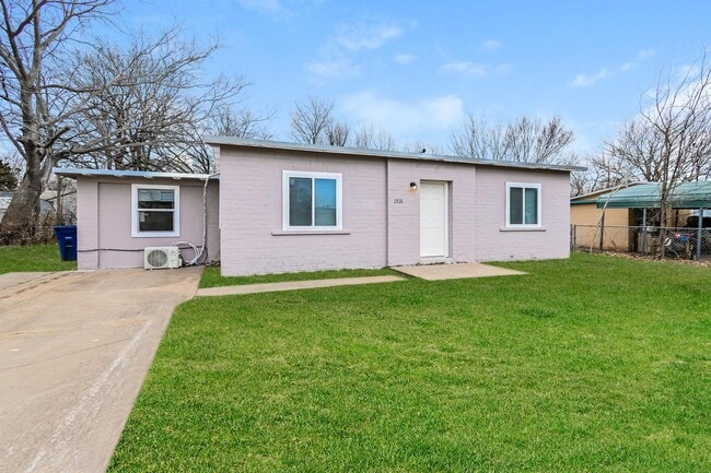 Photo - 1531 N Indianapolis Ave