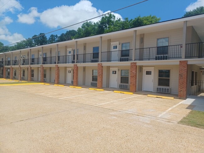 Building Photo - 3801 Halsey St Unit Apt 103
