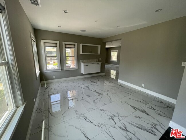 Photo - 842 S Wooster St