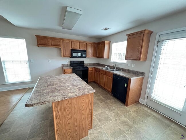 Photo - 114 Shasta Dr