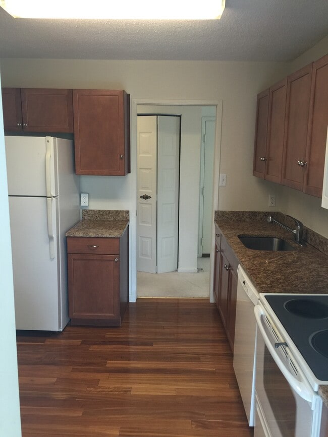 2311 Pimmit Dr Unit 419  Iydlwood Towers