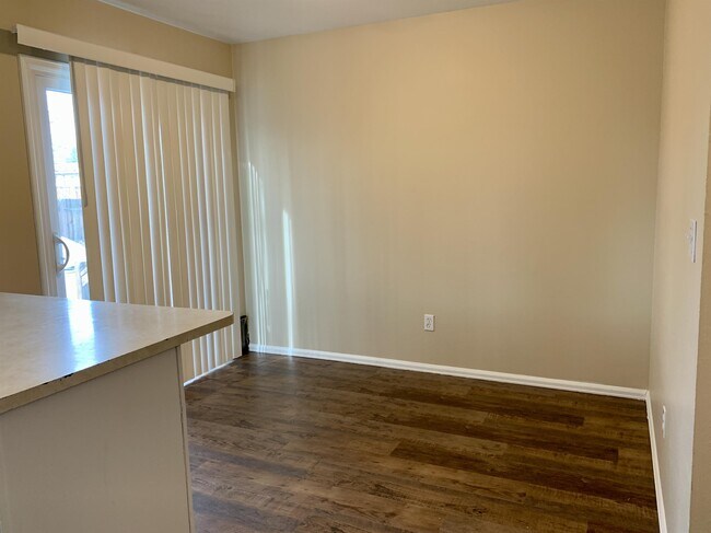 Photo - 1122 Delaware Dr