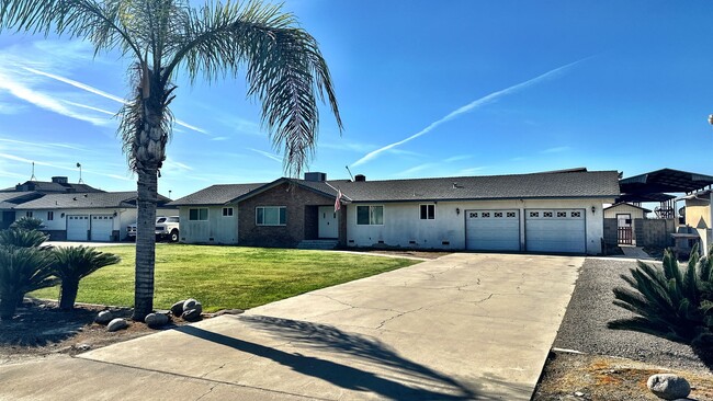 Photo - 11465 Ave 200