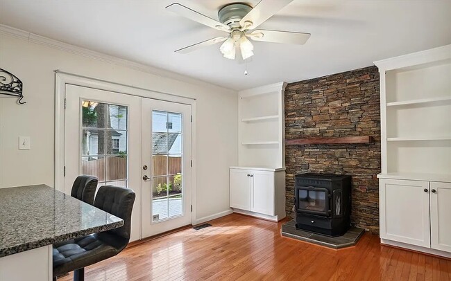 Photo - 103 Huntington Ct