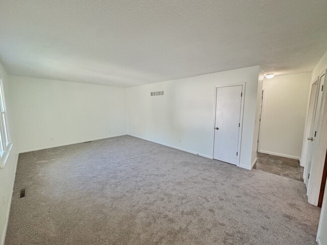 Photo - 802 N College St