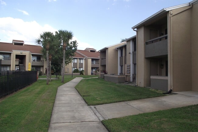 Photo - 5293 Vineland Rd