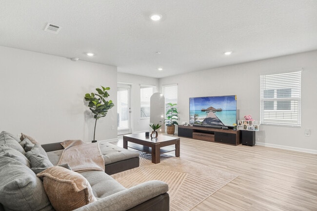 Photo - 526 Mary Lou Way