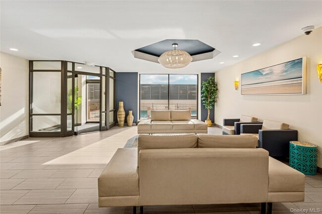 Photo - 100 W Broadway Unit 1D