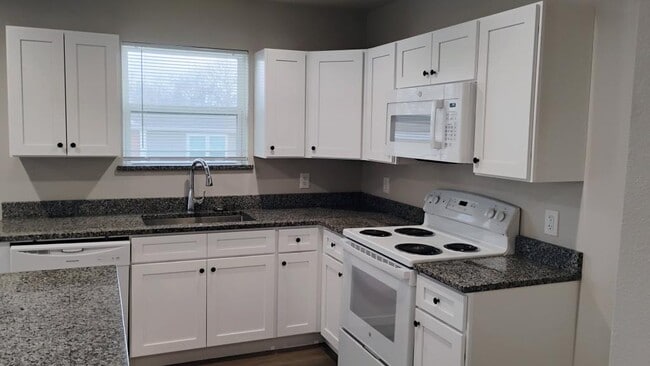 Photo - 210 Hoover Ln