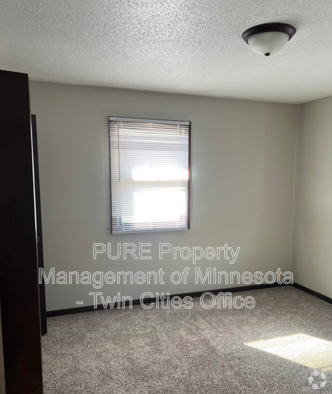 Building Photo - 19065 Lena Ave Unit Apt 4