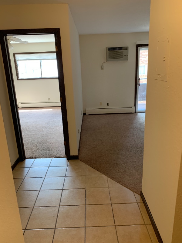 Building Photo - 995 St Albans St N