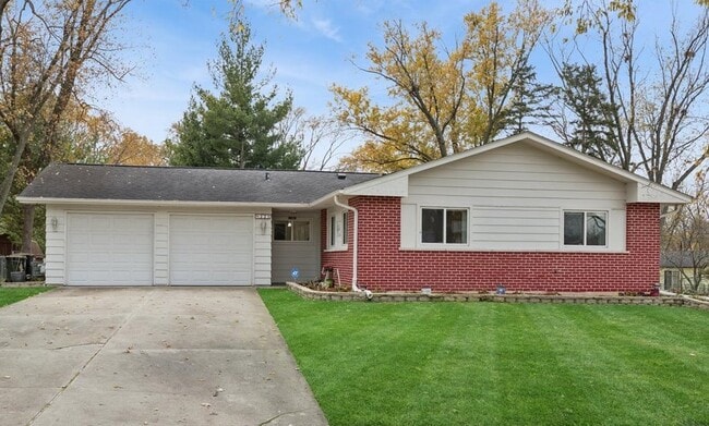 Building Photo - 21W225 Coronet Rd