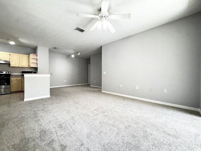 Photo - Renovated 2/2 Condo located in Visconti! - New Carpet