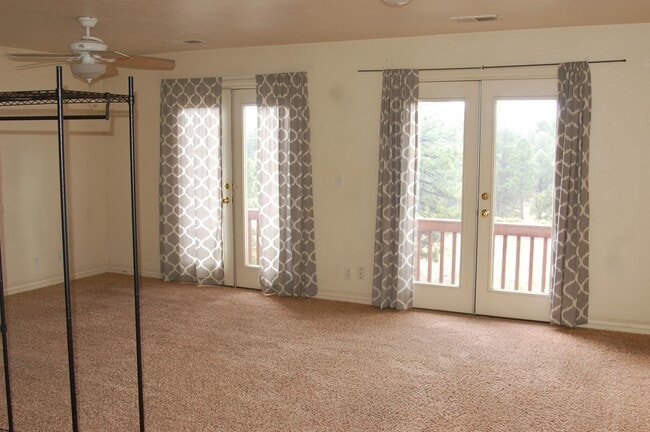 Building Photo - 1511 E Payton Way