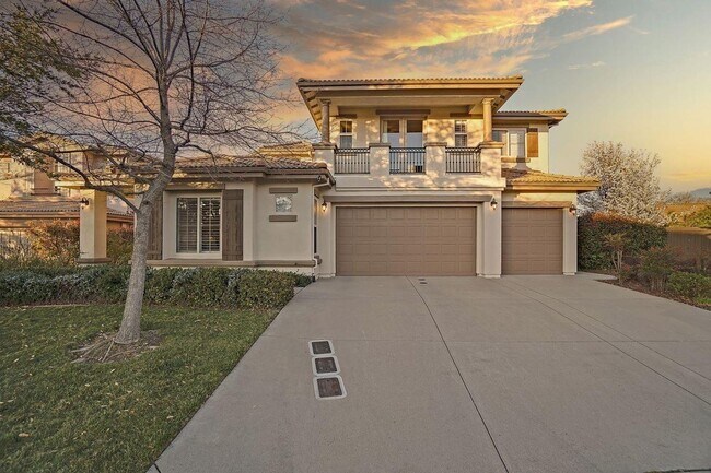 Photo - Live in Luxury - Executive Rental in Guard...