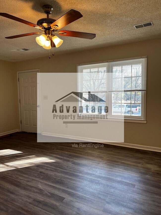 Photo - 420 N Elizabeth Ln