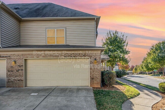 Photo - 15125 Jade St