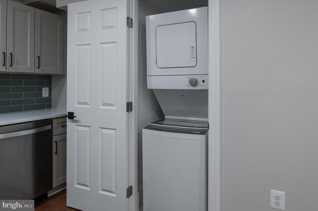 Photo - 1 E Montgomery St