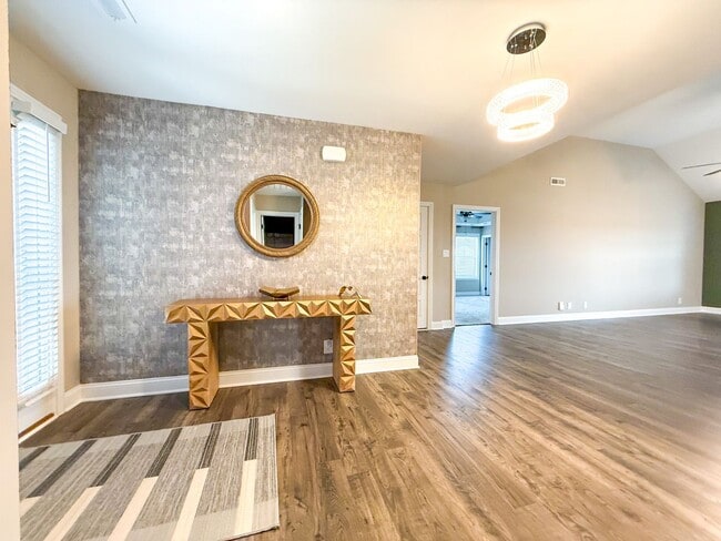 Photo - 3 Bedroom 2 Bathroom Home!