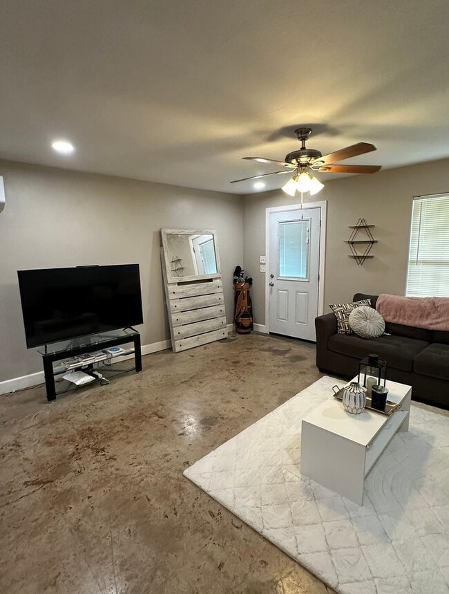 Photo - Cute and Cozy 1 Bedroom 1 Bath House