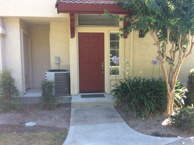 Newly Updated 2-Bedroom, 2-Bathroom End Un... - Newly Updated 2-Bedroom, 2-Bathroom End Un... Casa