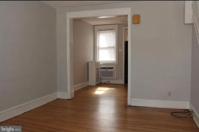 Photo - 3926 Howland St