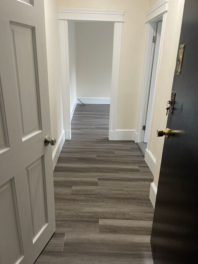 Photo - PACKADS CORNER BU STUDIO WITH ALCOVE Utilities included EASY CHOICE!!!