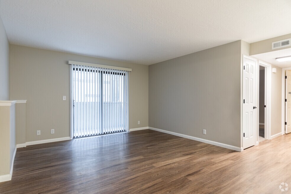 1BR, 1BA - 734SF