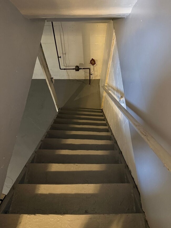 Photo - Newly Renovated 2 Bedroom / 1 Bath Duplex ...
