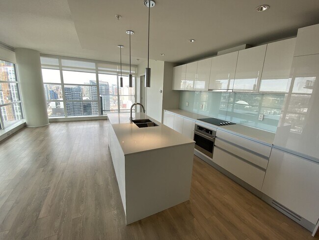 Building Photo - Spacious 2-Bedroom Condo-Stunning City and Mountain Views-Tandem Parking (IP090) Unit 2907