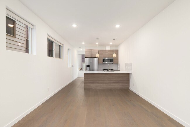 Photo - West Seattle Townhome - 2 Bedroom PLUS Den