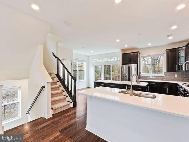 Photo - 523 Chestnut Ct