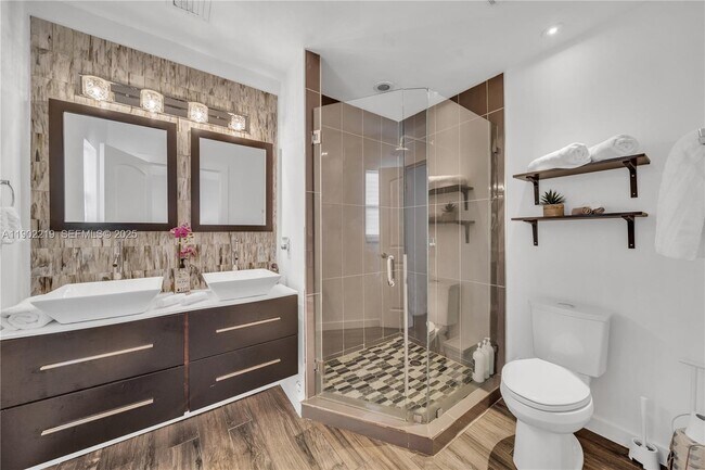 Building Photo - 710 NE 141st St