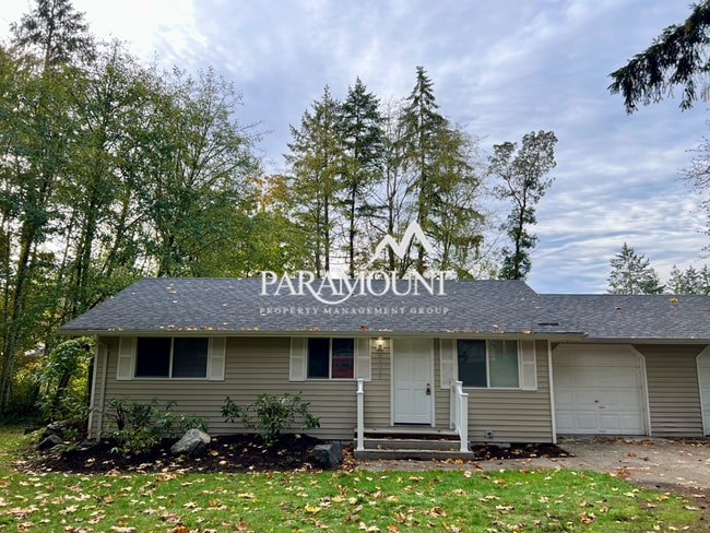 Building Photo - Cute 3 Bedroom Duplex in Gig Harbor