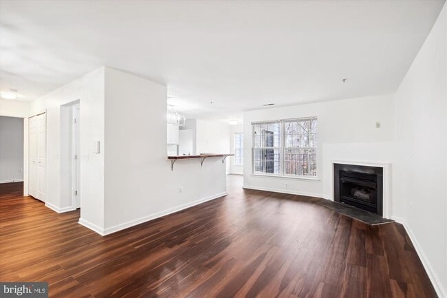 Building Photo - 2155 Scotts Crossing Ct Unit 101